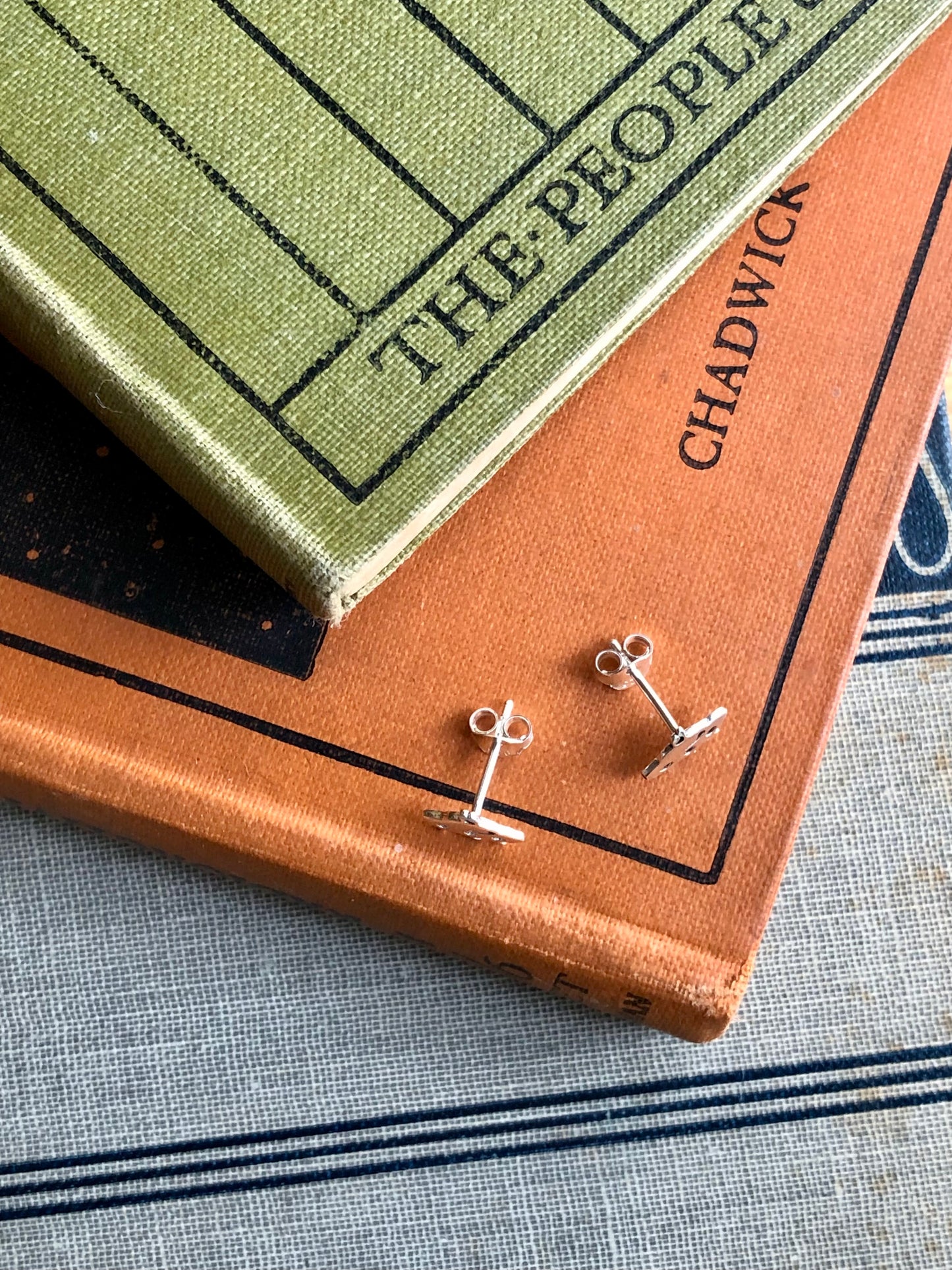 UFO Studs