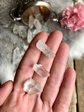Load image into Gallery viewer, Raw Quartz
